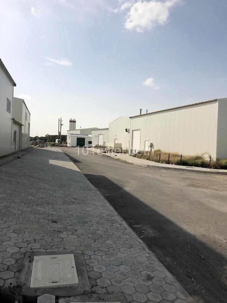 Mietlager von 300m2 im Industriegebiet Haspolat ** 