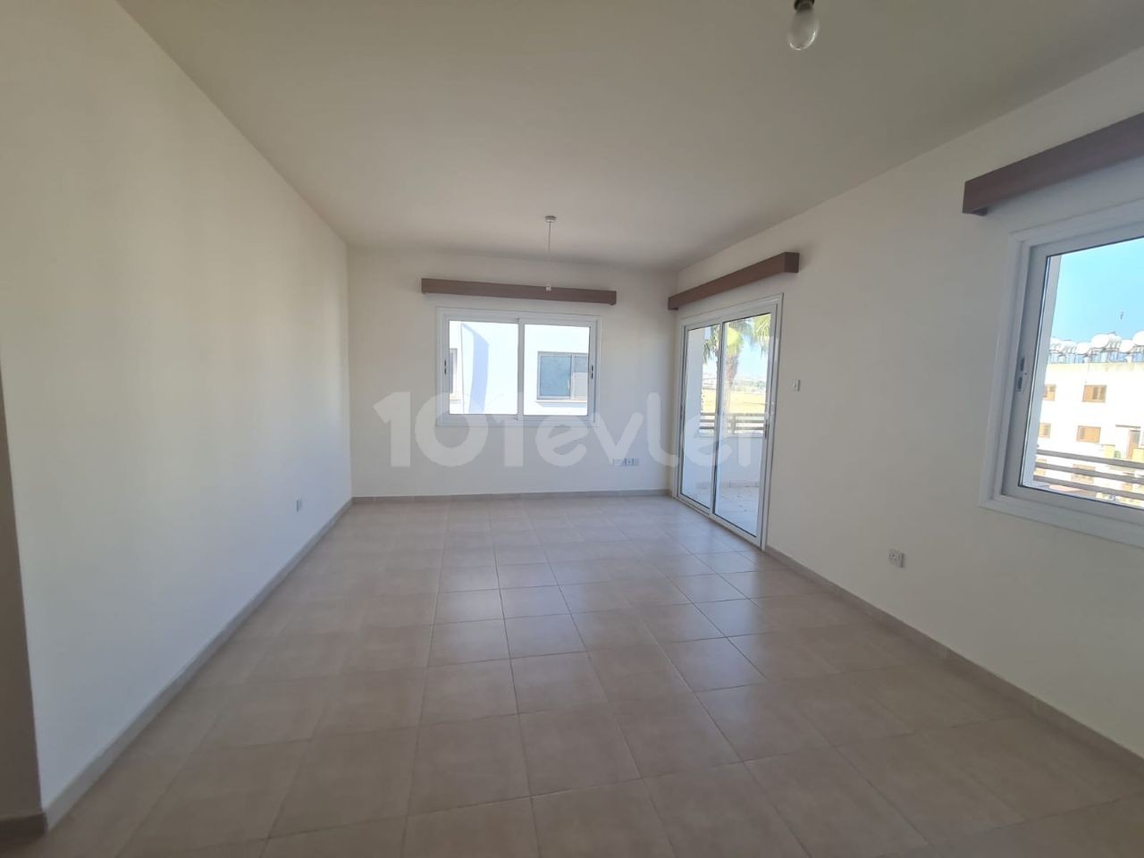 3+ 1 260 M2 Penthouse with Mitered Entrance ** 