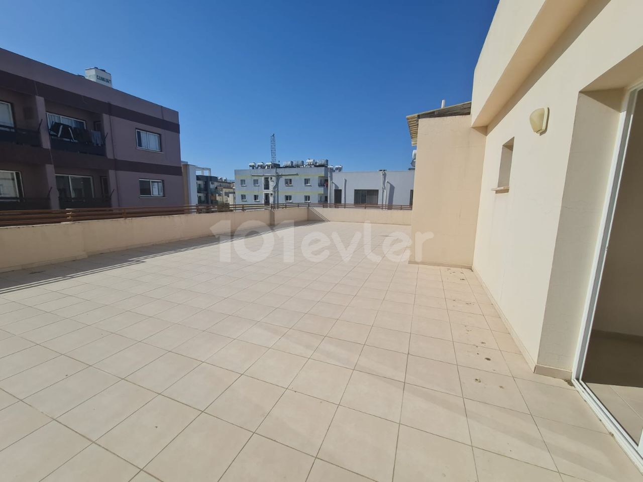 3+ 1 260 M2 Penthouse with Mitered Entrance ** 