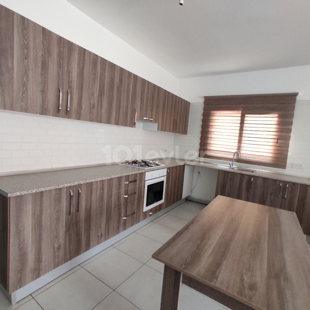 A Very Spacious 2+1 Apartment for Rent for a Female Student in the Small Kaymali District of Nicosia ** 