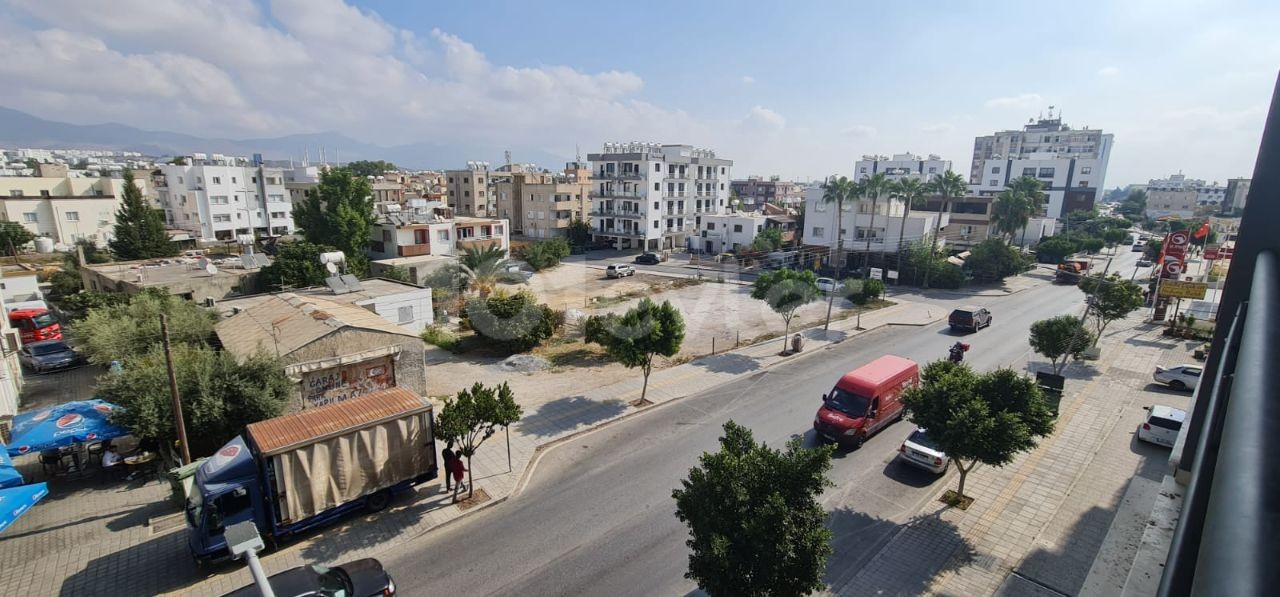 Gönyeli Anayol Üstü İster Kendiniz Oturun İster Kiralayın 