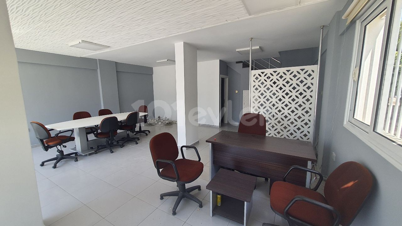 office / Shop with a size of 140m2... ** 