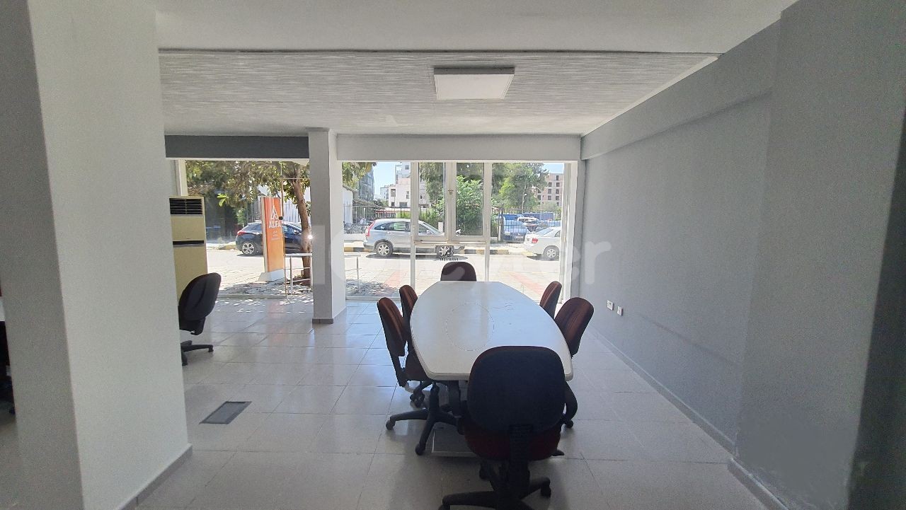 office / Shop with a size of 140m2... ** 