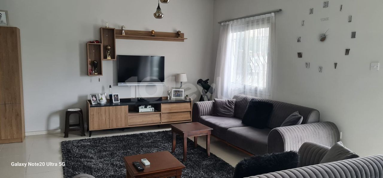 4+1 sehr geräumige Wohnung zum Verkauf am Bosporus