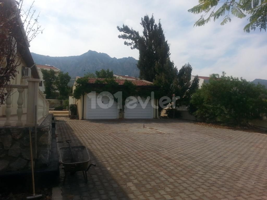 Villa Mit Pool In Kyrenia Edremit Zu Verkaufen ** 