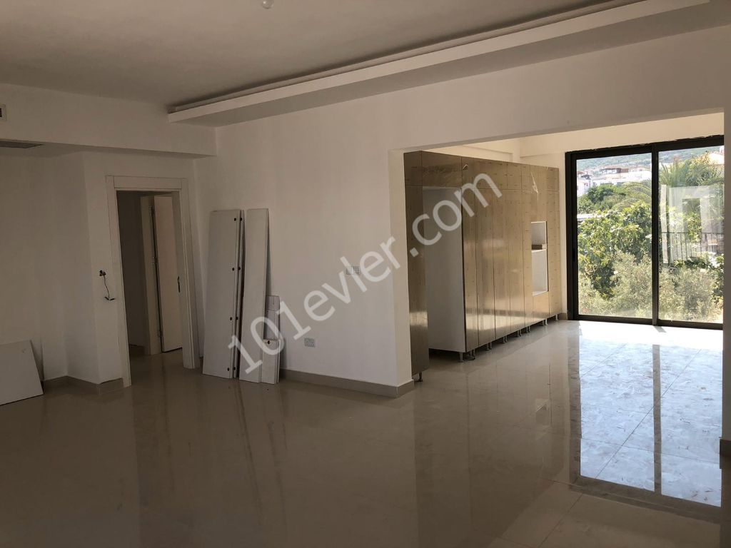 Girne  Zeytinlik de en Özel Mevkiide Penthouse