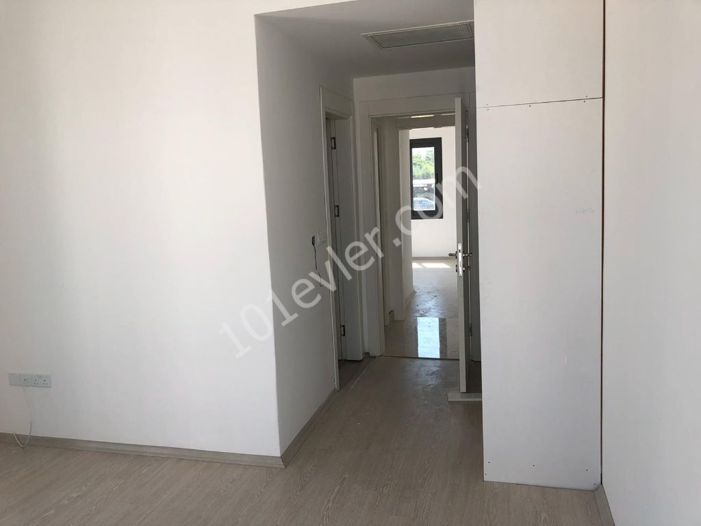 Girne  Zeytinlik de en Özel Mevkiide Penthouse