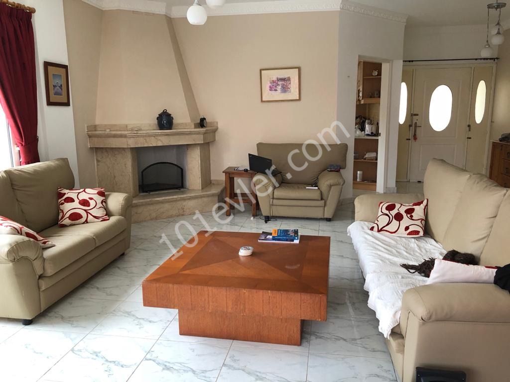 Girne Lapta’da 3+1 Satılık Villa | 510 m2 | Bahçeli