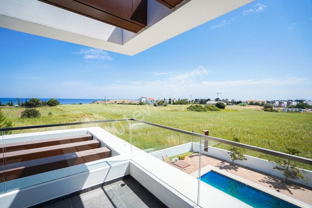 4 Bedroom Luxurious Villa for Sale | Located Kyrenia Çatalköy | 200 Meter to the Beach