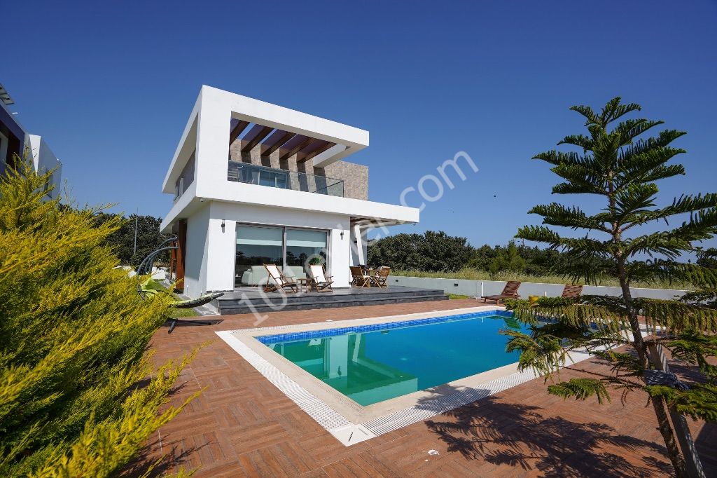 4 + 1 Villa zum Verkauf in Kyrenia Chatalköy / 200MT vom Meer / 7k ① Photovoltaische Sonnenkollektoren / 650m2 Garten / Pool ** 