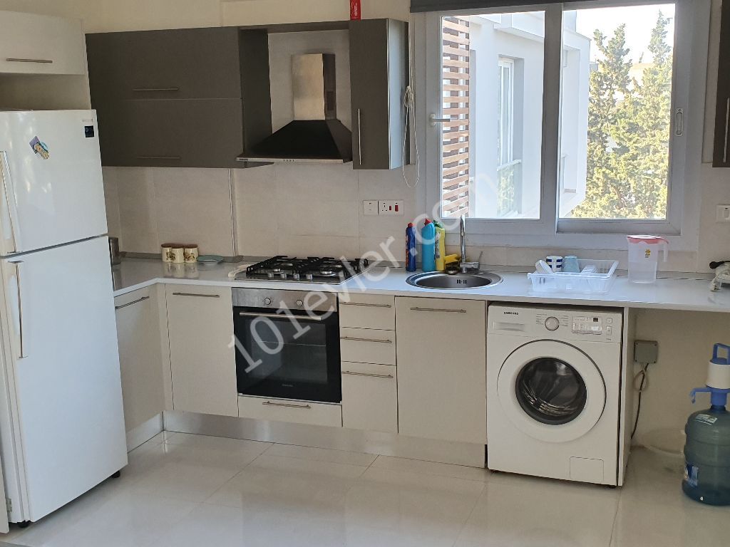 Girne Merkezde eşyalı 1+1 kiralık  daire