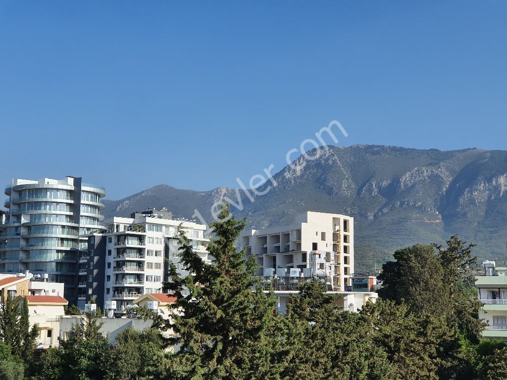 Girne Merkezde eşyalı 1+1 kiralık  daire