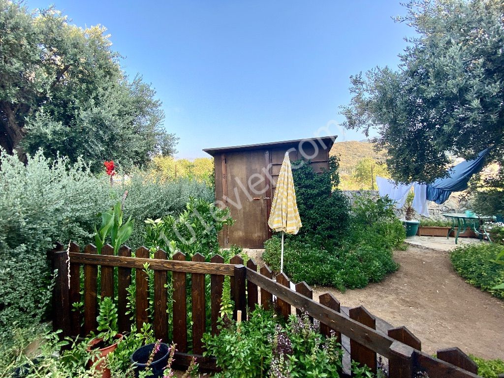 2 + 1 Flat in Alsancak, Girne | Large Garden | Suitable for Bank Credit