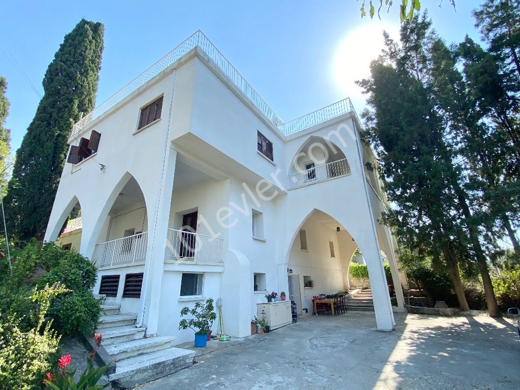 Girne Ozanköy’de Satılık Villa | 3180 m2 Bahçe İçinde | Türk Koçanlı