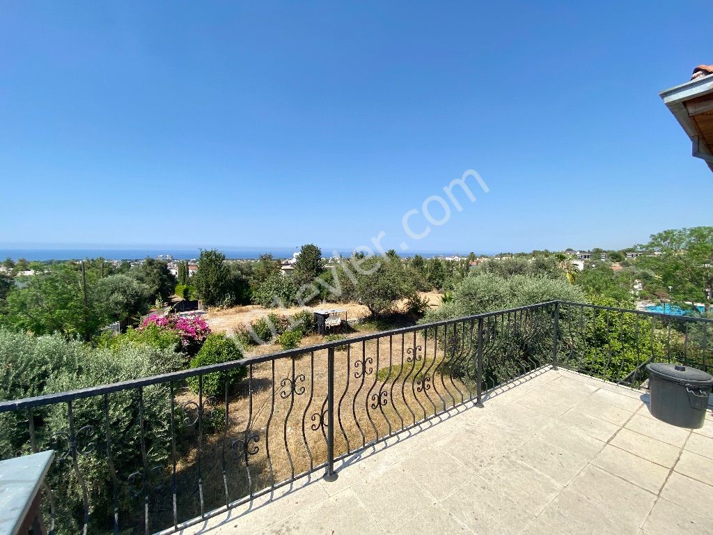 4+1 Villa zu verkaufen in Kyrenia, Ozanköy / 1220m2 / mit Garten ** 