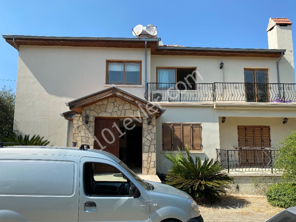 4+1 Villa zu verkaufen in Kyrenia, Ozanköy / 1220m2 / mit Garten ** 