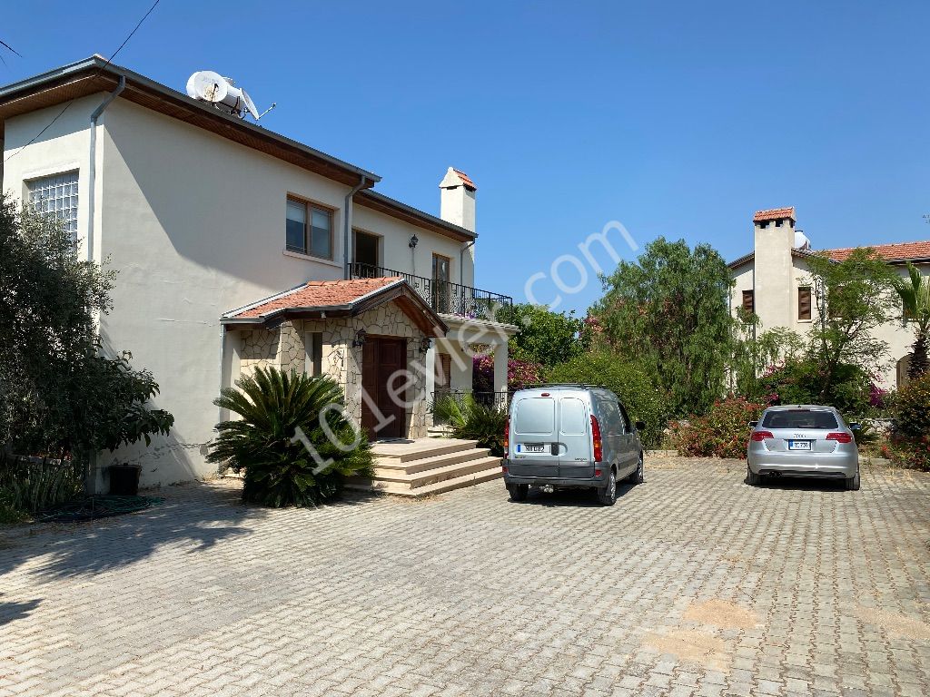 4+1 Villa zu verkaufen in Kyrenia, Ozanköy / 1220m2 / mit Garten ** 