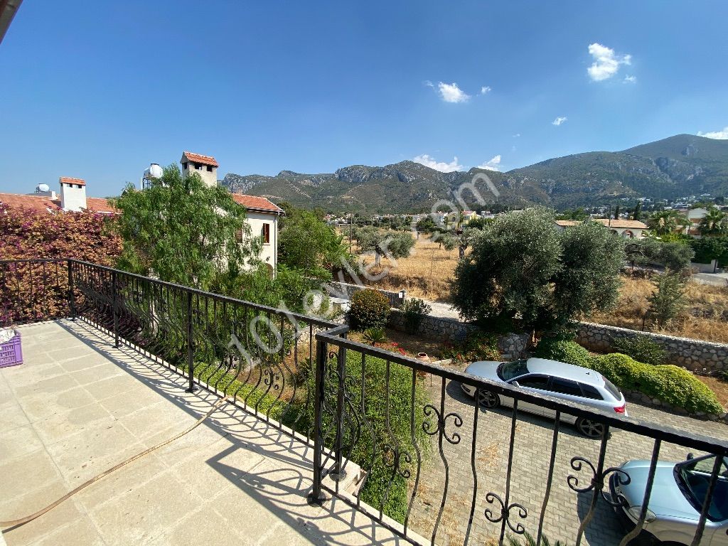 4+1 Villa zu verkaufen in Kyrenia, Ozanköy / 1220m2 / mit Garten ** 