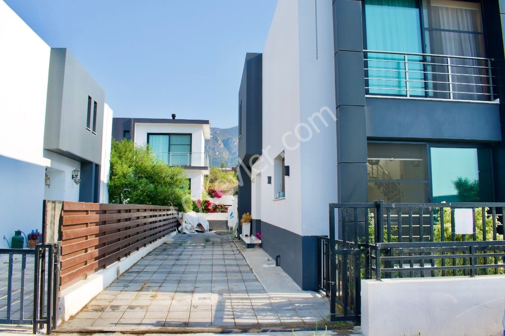 3 + 1 Villa for Sale in Ozanköy, Kyrenia | 265 m2 | In nature