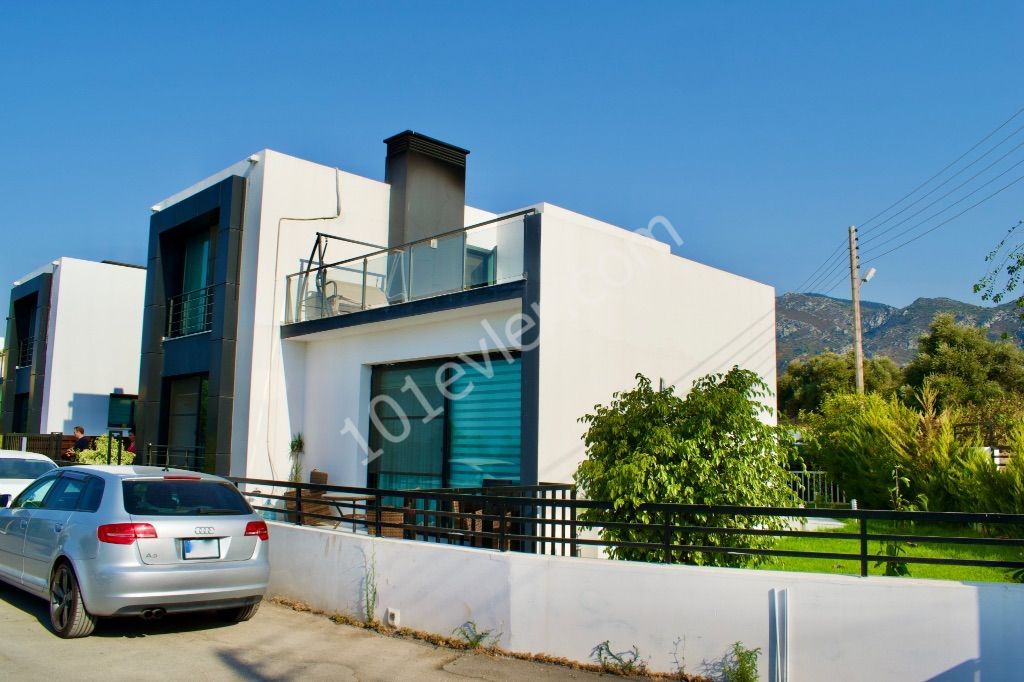 Girne Ozanköy’de 3+1 Satılık Villa | 265 m2 Yaşam Alanlı | Doğa İçinde ve Sakin | 510 m2 Bahçeli 