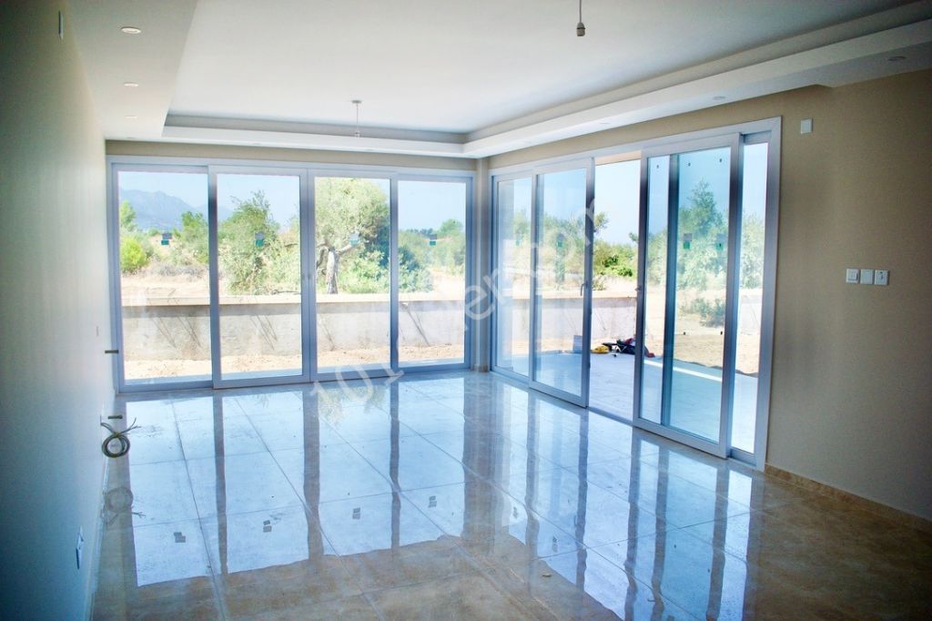 4+1 Villa zum Verkauf in Kyrenia Chatalköy / Pool und ruhig ** 