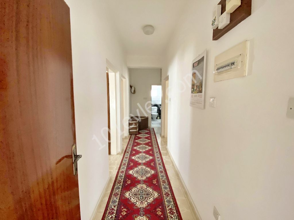 Girne Merkez’de 3+1 Satılık Daire | 234m2 | Bakımlı 