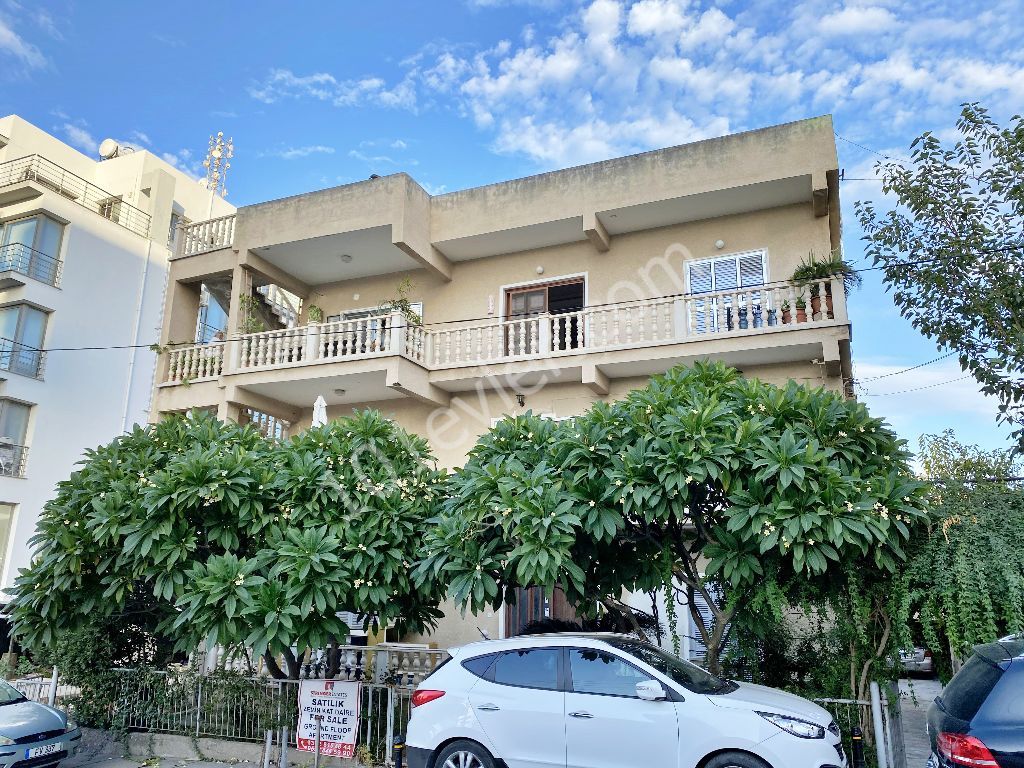 3+1 Wohnung zum Verkauf in Kyrenia Zentrum / 234m2 / gepflegt ** 