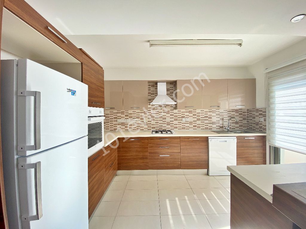 Girne Merkez'de Kiralık 3+1 Daire | Full Eşyalı