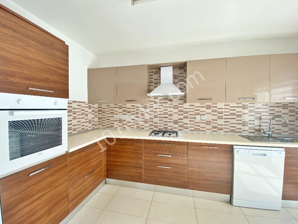 Girne Merkez'de Kiralık 3+1 Daire | Full Eşyalı