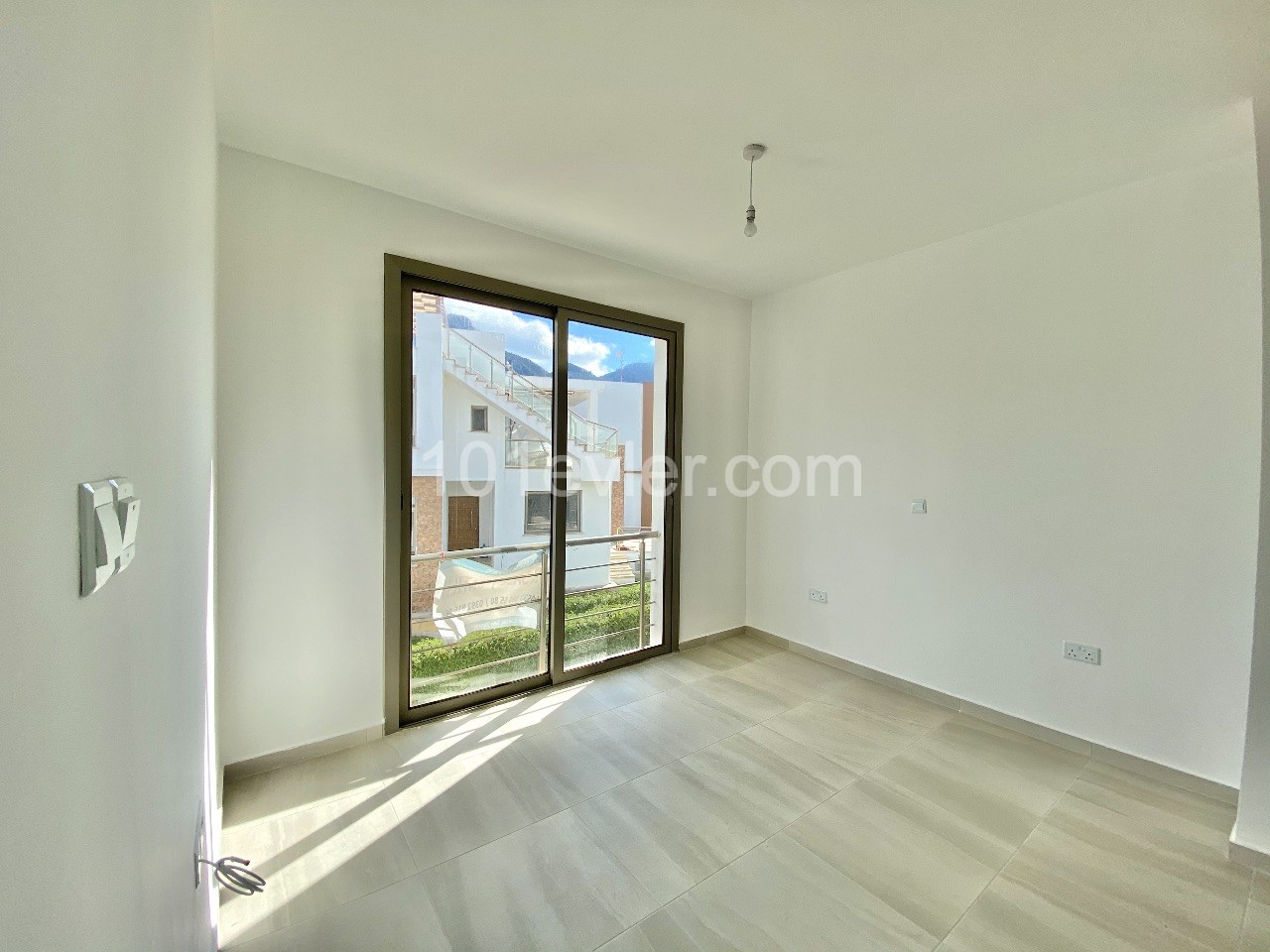 Girne Zeytinlik | 2+1 168m2 | Türk Tapu | Site içi | Havuz | Çift Banyo |