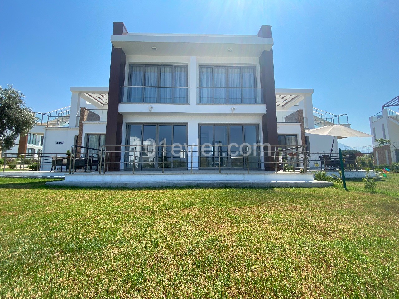 Girne Zeytinlik | 2+1 168m2 | Türk Tapu | Site içi | Havuz | Çift Banyo |