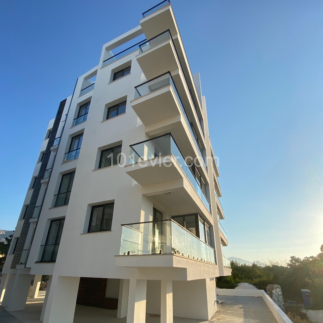 Kyrenia Zentrum / 2 + 1 Penthouse / mit Blick auf das Meer und den Yachthafen / voll neue Möbel und Haushaltsgeräte | ** 