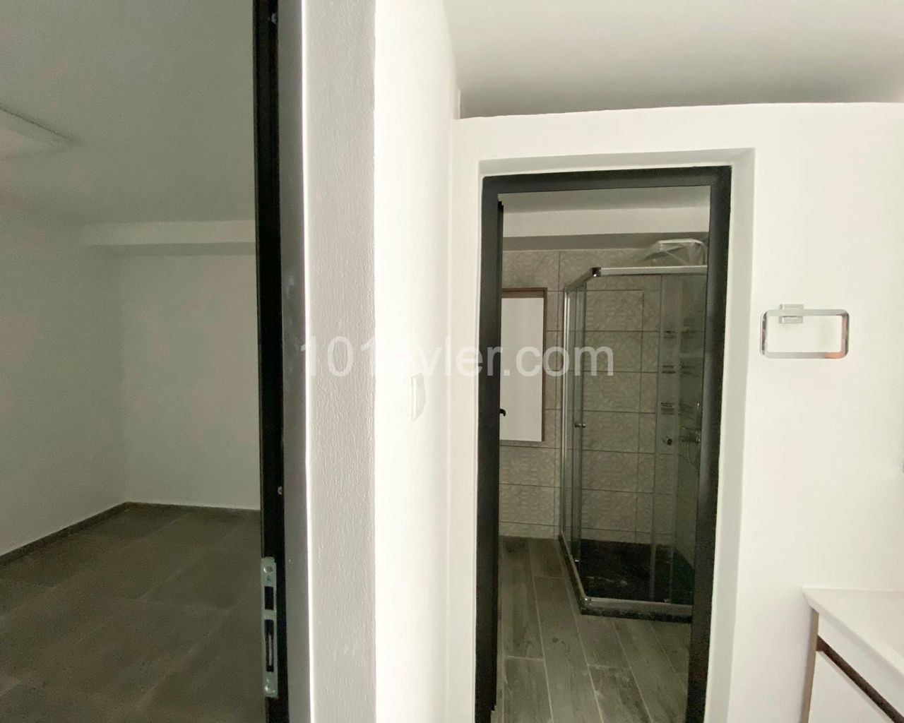 Girne Edremit | 4+1 Lüks Satılık  Villa | Havuz | Bağımsız 40 m2 Misafir Veya Hobi Evi| Merkezi Kalorifer  Sistemi |