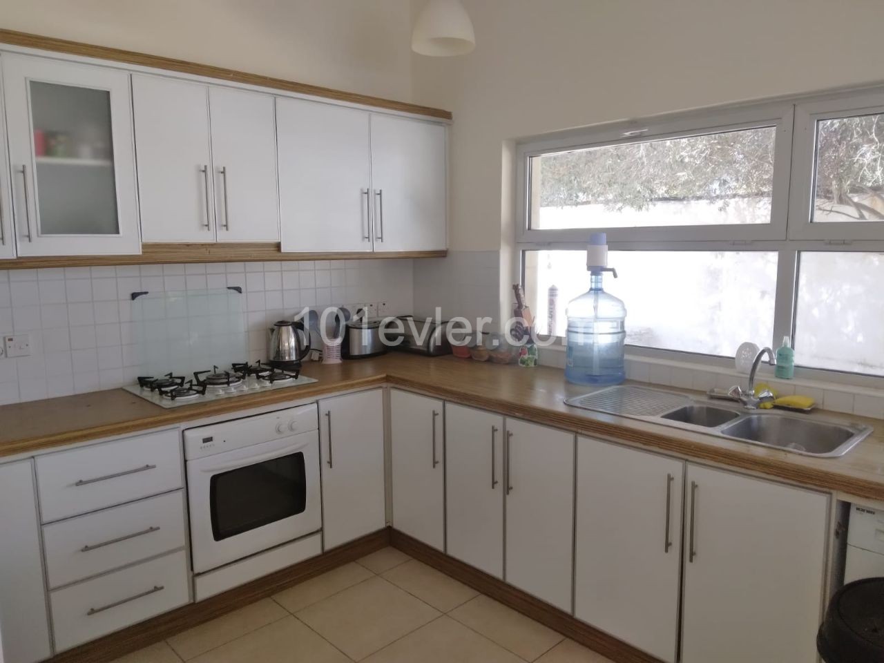 Girne Esentepe | Satılık Lüks Eşyalı 3+1 Villa | Özel Havuz | Bahçe | Dağ Ve Deniz Manzarası