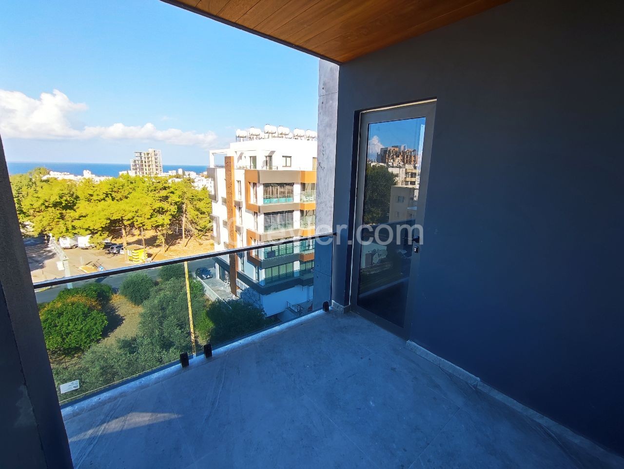 Girne Merkez | 3+1 Satılık Penthouse | Deniz ve Dağ Manzaralı