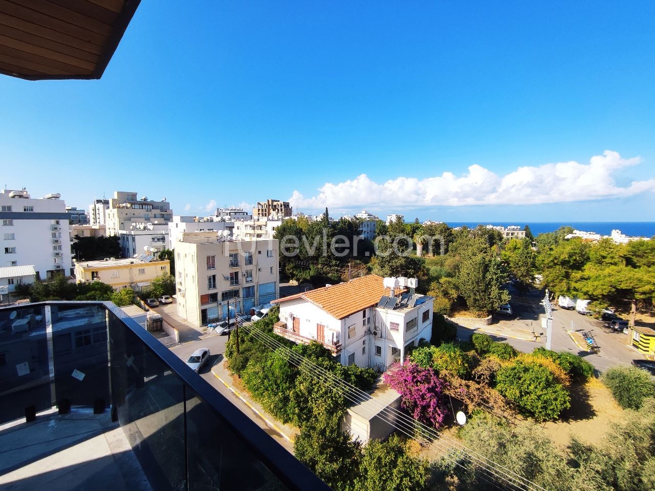 Girne Merkez | 3+1 Satılık Penthouse | Deniz ve Dağ Manzaralı