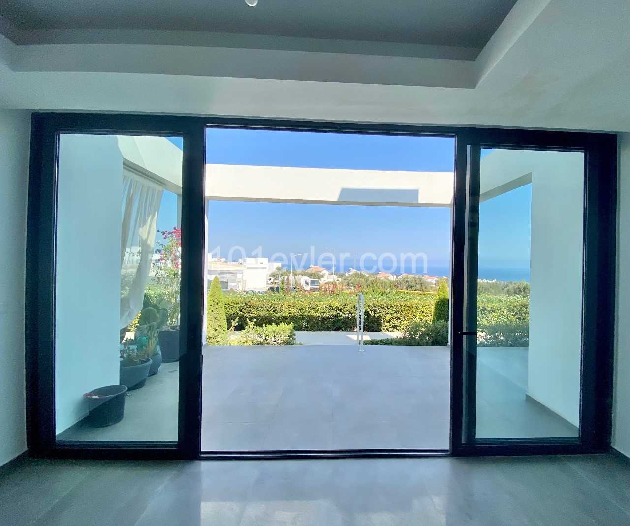 Girne Esentepe | Satılık 2+1 Dubleks Daire | Panaromik Deniz Manzaralı | Donanımlı Site İçinde