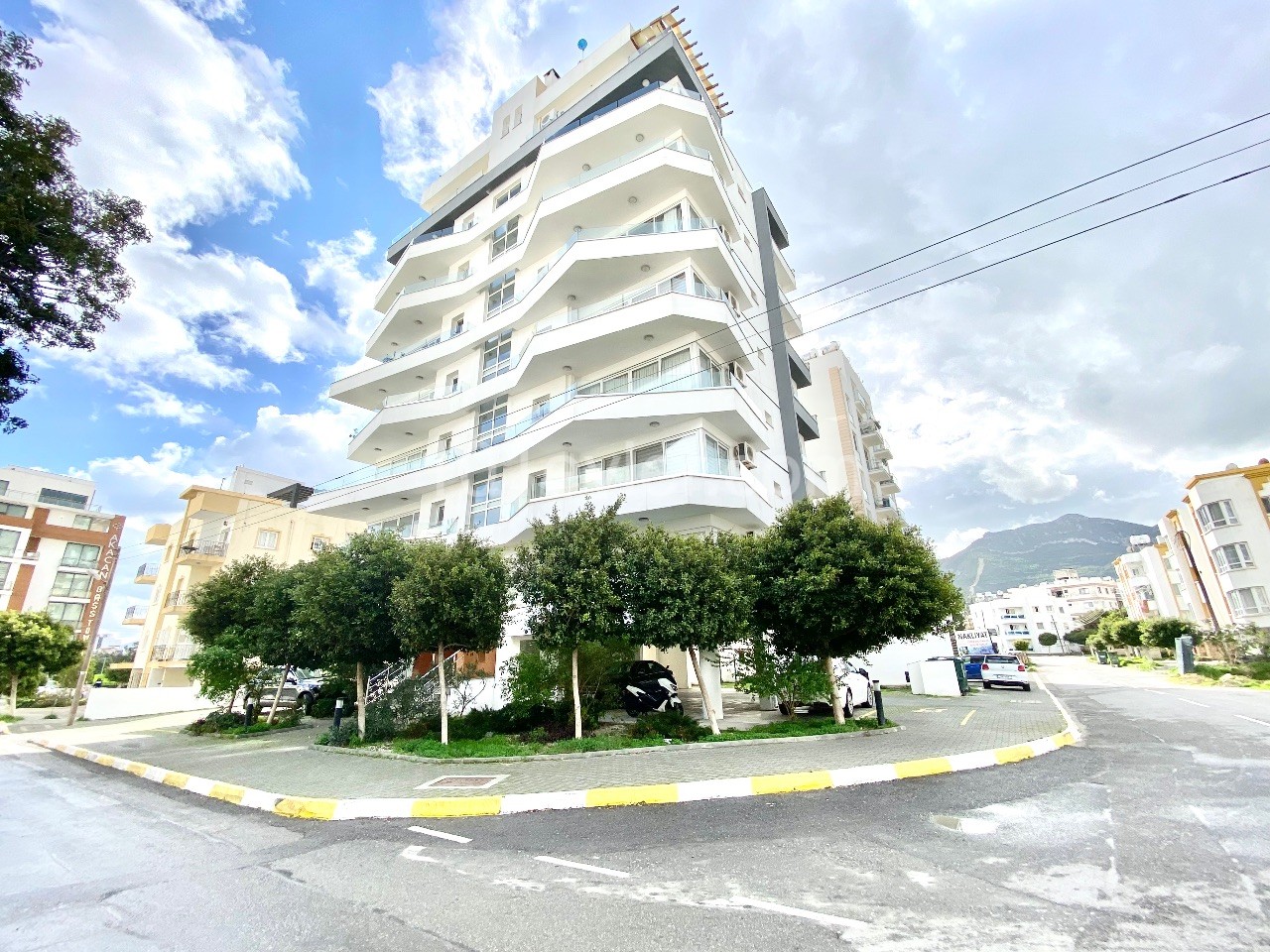 Kyrenia Kashgar / 115m2 zu verkaufen 2 + 1 / großes Wohnzimmer / Geräumige Küche / großer Balkon / hohe Mietrendite ** 