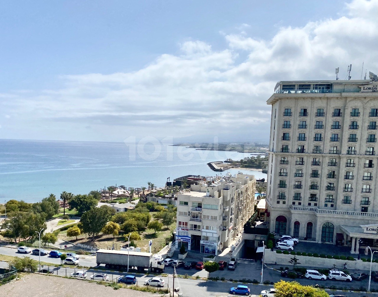 Girne Merkez | Muhteşem Deniz ve Marina Manzarası |  Penthouse | Çok Geniş Salon veYemek Odası |  Merkezi Kalorifer Sistemi