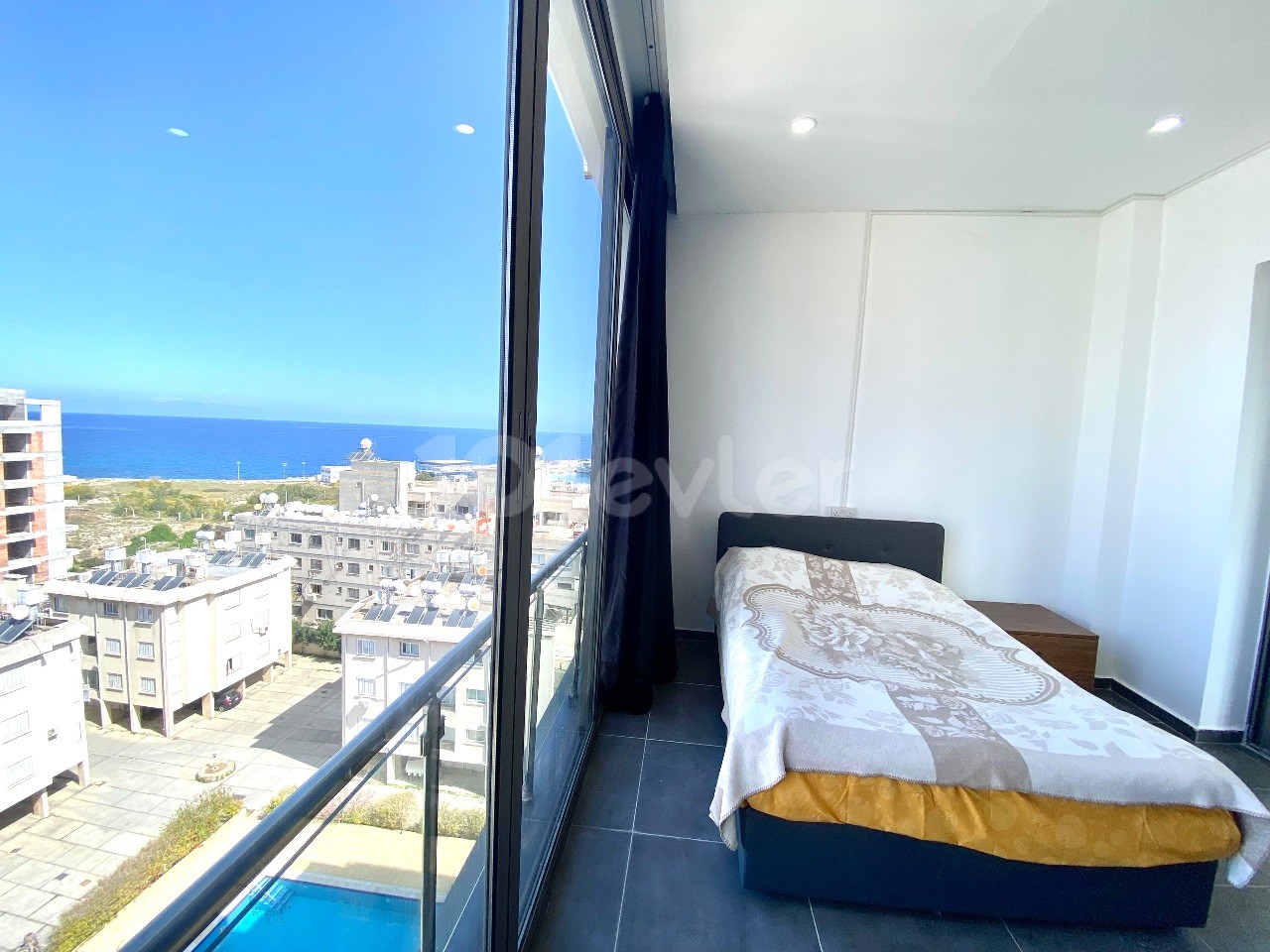 Kyrenia Zentrum / herrlicher Blick auf das Meer und den Yachthafen / Penthouse / sehr geräumiges Wohnzimmer und Esszimmer / Zentralheizung ** 