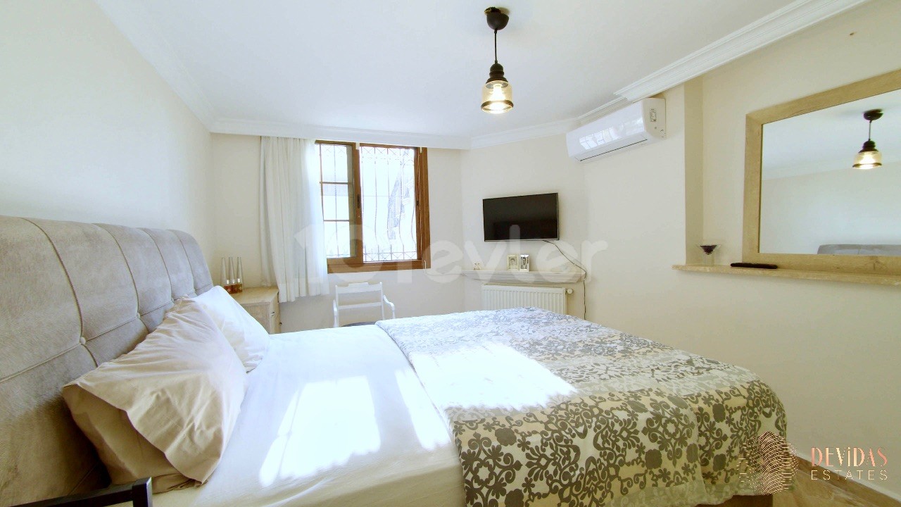 Girne ,Bellapais | Satılık Villa | 1050 m2 Bahçe | 5 Yatak Odası,2 Salon 