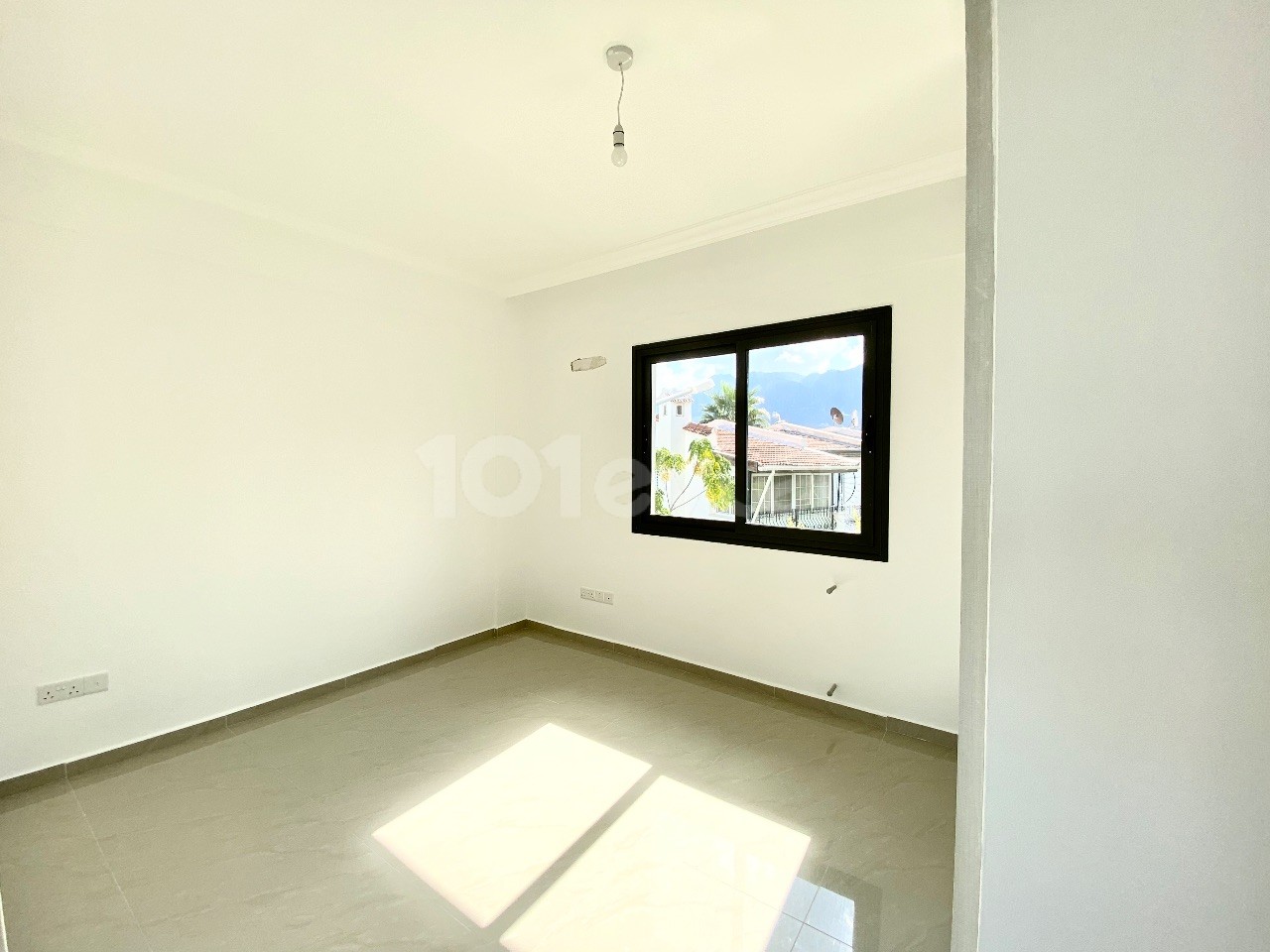 Girne,Alsancak | Denize 100 mt Mesafede | 150 m2 Özel Bahçe | Havuz