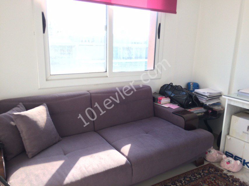 Kiralık  eşyalı 2+1 daire Mağusa Merkezde Lemar AVM nin tam karşısında 9 Aylık