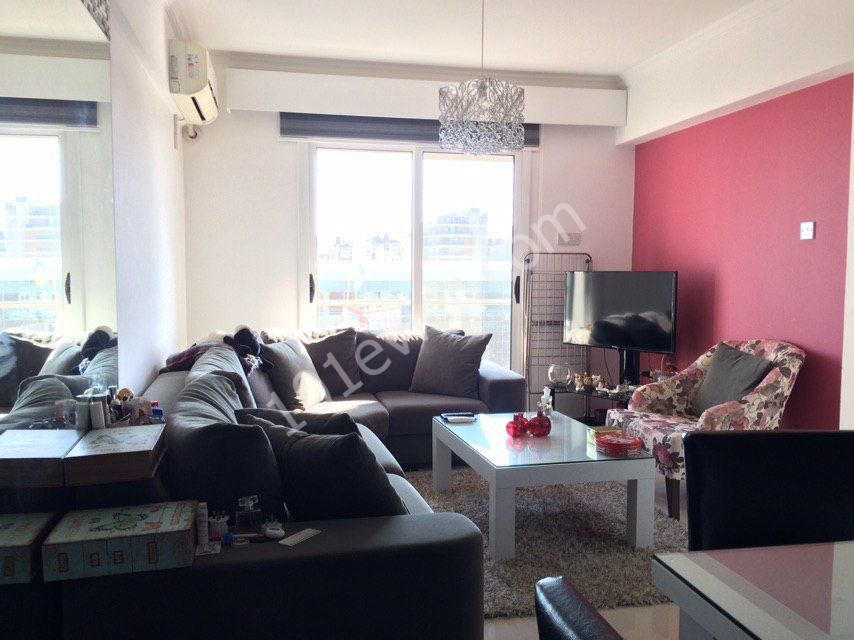 Kiralık  eşyalı 2+1 daire Mağusa Merkezde Lemar AVM nin tam karşısında 9 Aylık