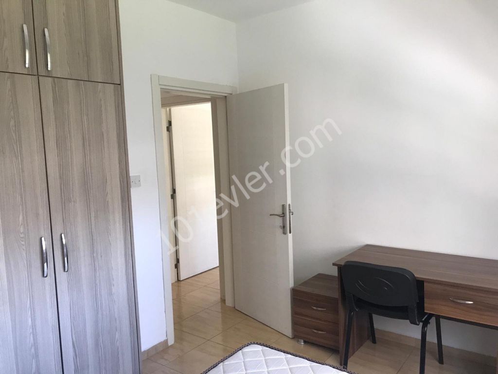 Kiralık  2+1 eşyalı daire Mağusa Merkezde Lemar AVM nin arkasında