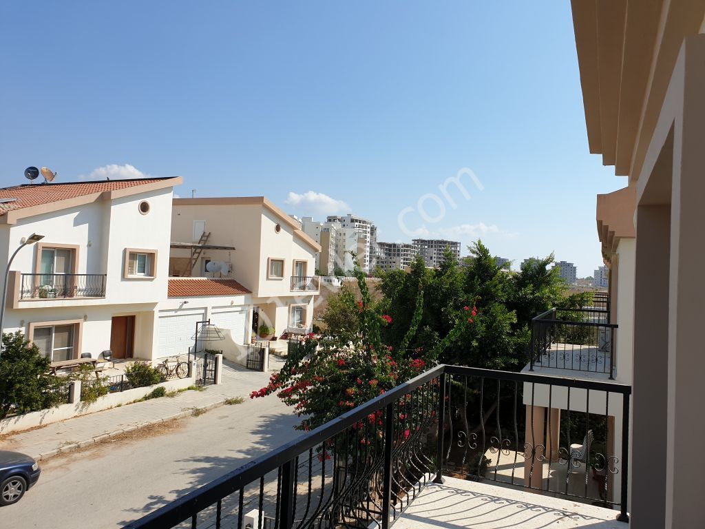 Satılık 3+1 villa Longbeachte