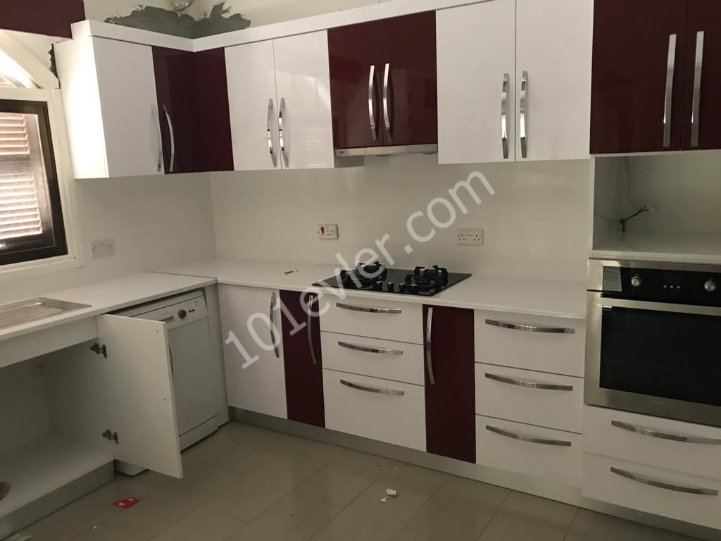 İSKELE MERİT OTEL KARŞISINDA KİRALIK 3+1 VİLLA