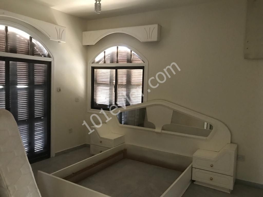 İSKELE MERİT OTEL KARŞISINDA KİRALIK 3+1 VİLLA