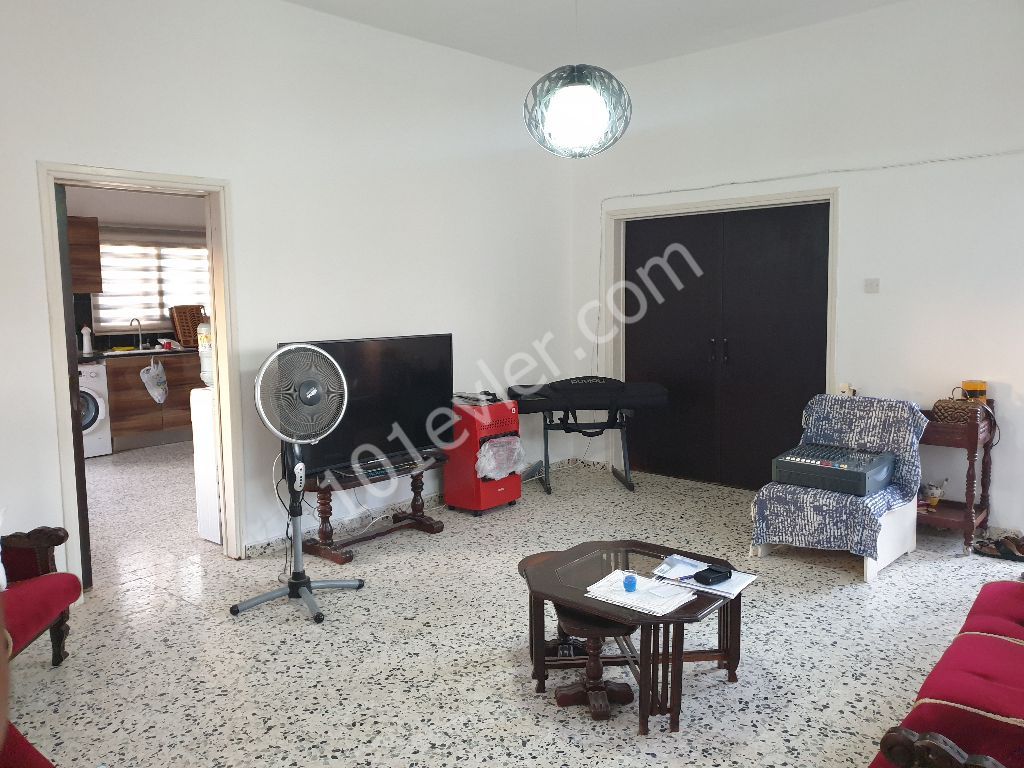 zu verkaufen 3 + 1 Einfamilienhaus mit einstöckigem Garten in Famagusta chayrovada ** 