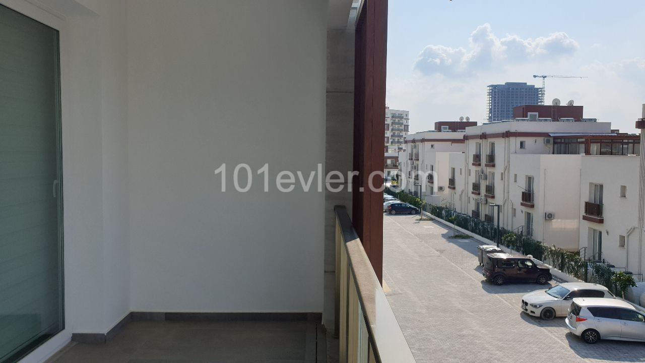 2+1 ,110 m² brand new flat for sale in Courtyard ** 